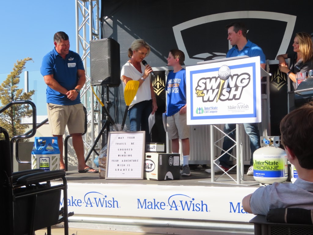 2020 swing for the wish child on stage